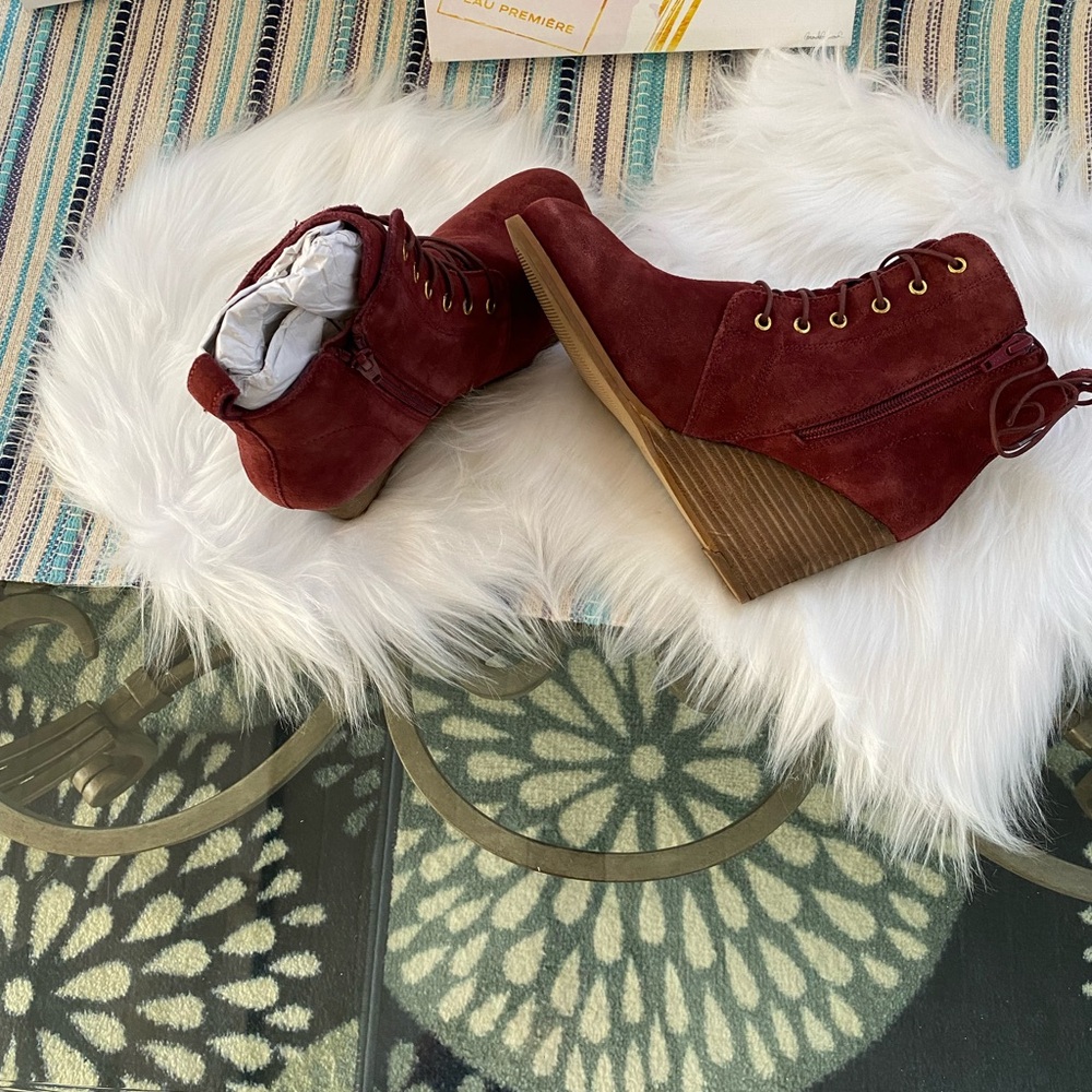 Women's Diba Blake Suede bootie burgundy size 7.5